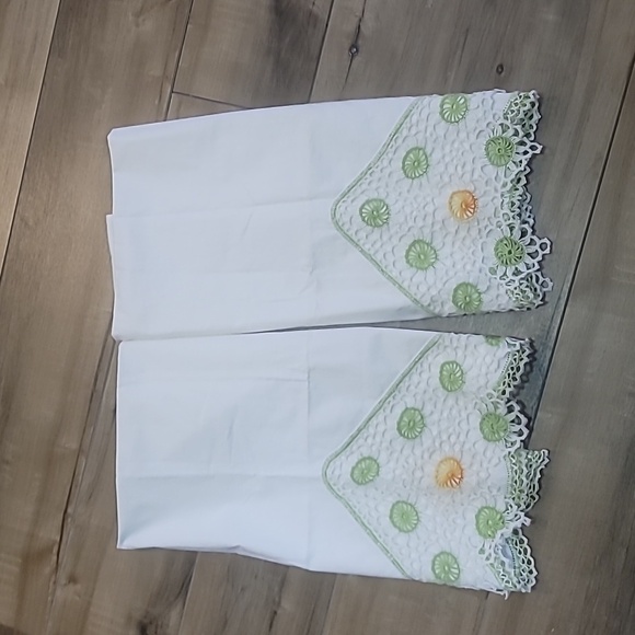 Vintage handmade pillowcases doilie accents tatting green orange white medallion - Picture 11 of 11